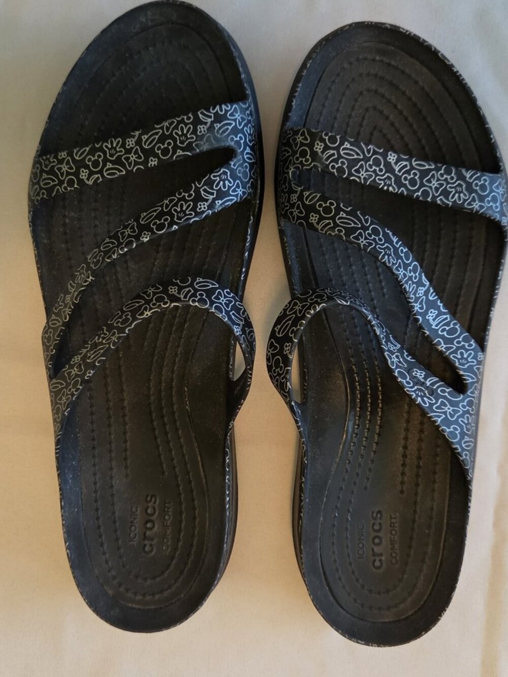 Crocs Sandals – Women’s Size 11 Wide – Black Floral Straps – Excellent